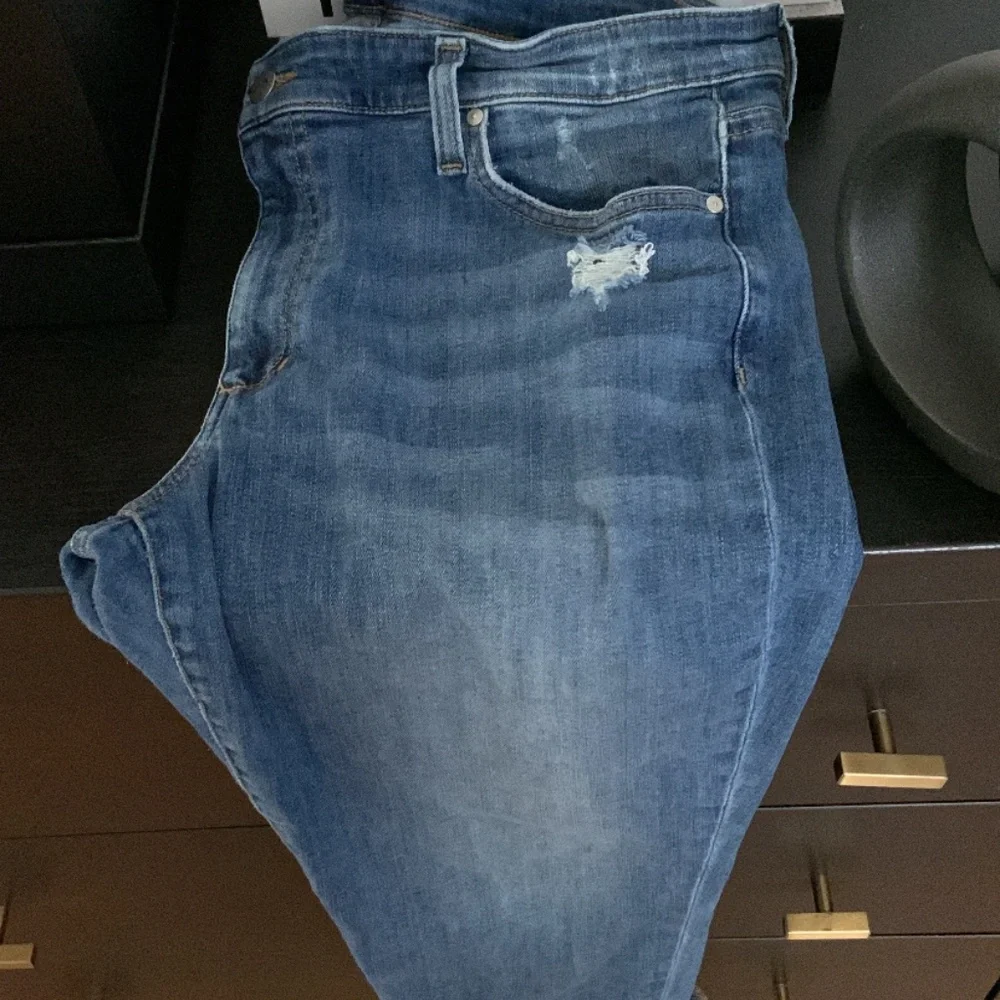 Women’s Size 32W Denim ripped Joe’s Jeans - Picture 8 of 11